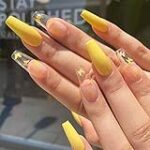 Comment Éliminer les Ongles Jaunes : Analyse et Comparatif des Meilleurs Produits pour Retrouver une Manucure Éclatante
