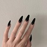 Comment soigner un ongle noir : Analyse et comparatif des meilleurs produits pour une réparation efficace